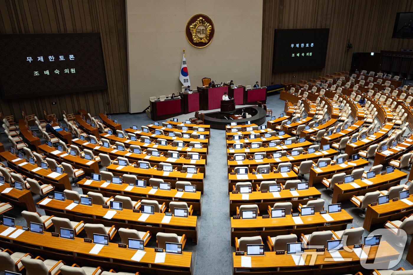 본문 이미지 - 조배숙 국민의힘 의원이 지난 24일 서울 여의도 국회에서 열린 제428회 국회&#40;임시회&#41; 제2차 본회의에서 상법 일부개정법률안에 대한 무제한 토론&#40;필리버스터&#41;을 하고 있다. 2025.8.24/뉴스1 ⓒ News1 유승관 기자