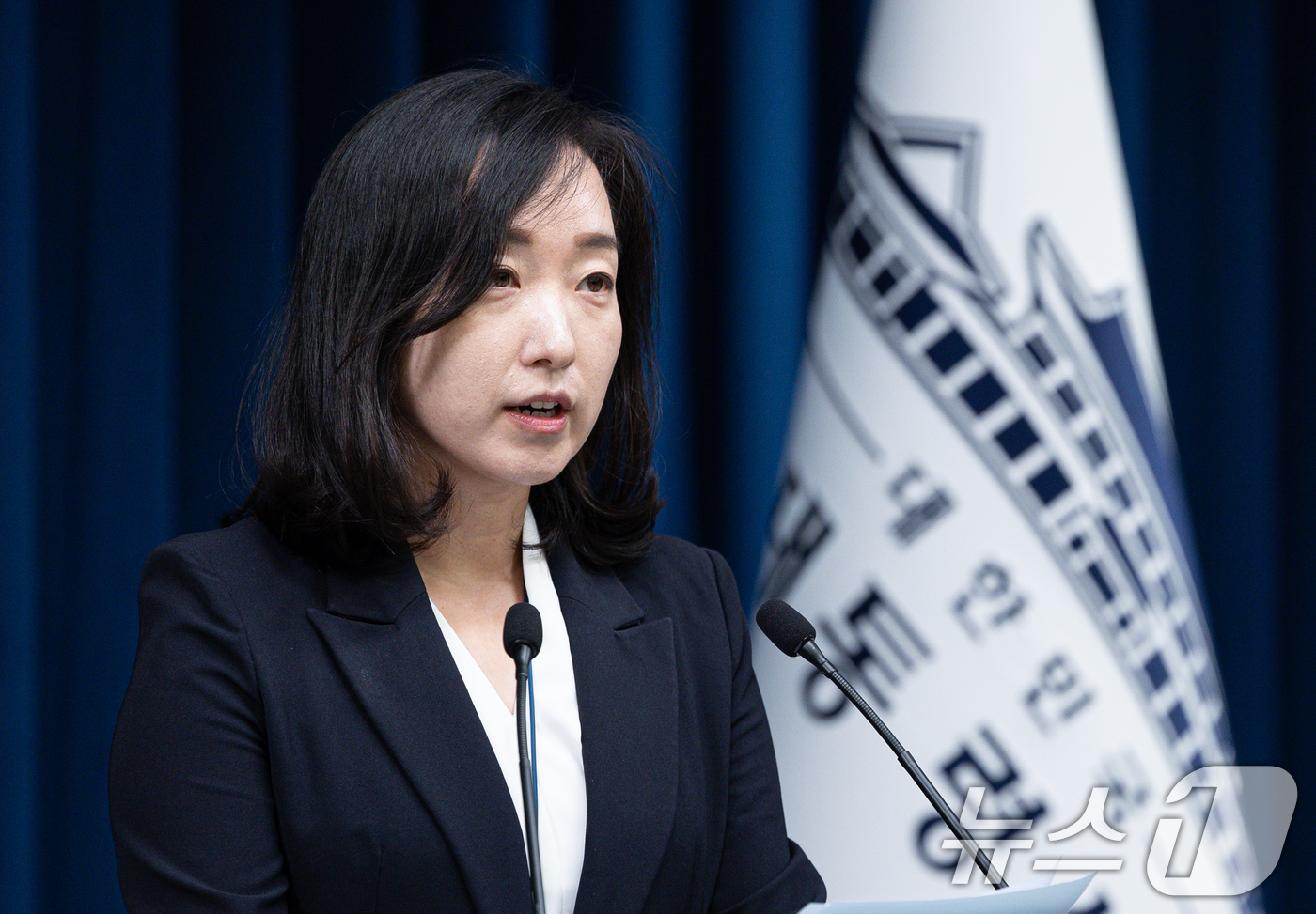 (서울=뉴스1) 이재명 기자 = 전은수 대통령실 부대변인이 24일 서울 용산 대통령실 청사에서 디지털 프레스킷 배포·정상회담 외신 동향 관련 브리핑을 하고 있다. 2025.8.24 …