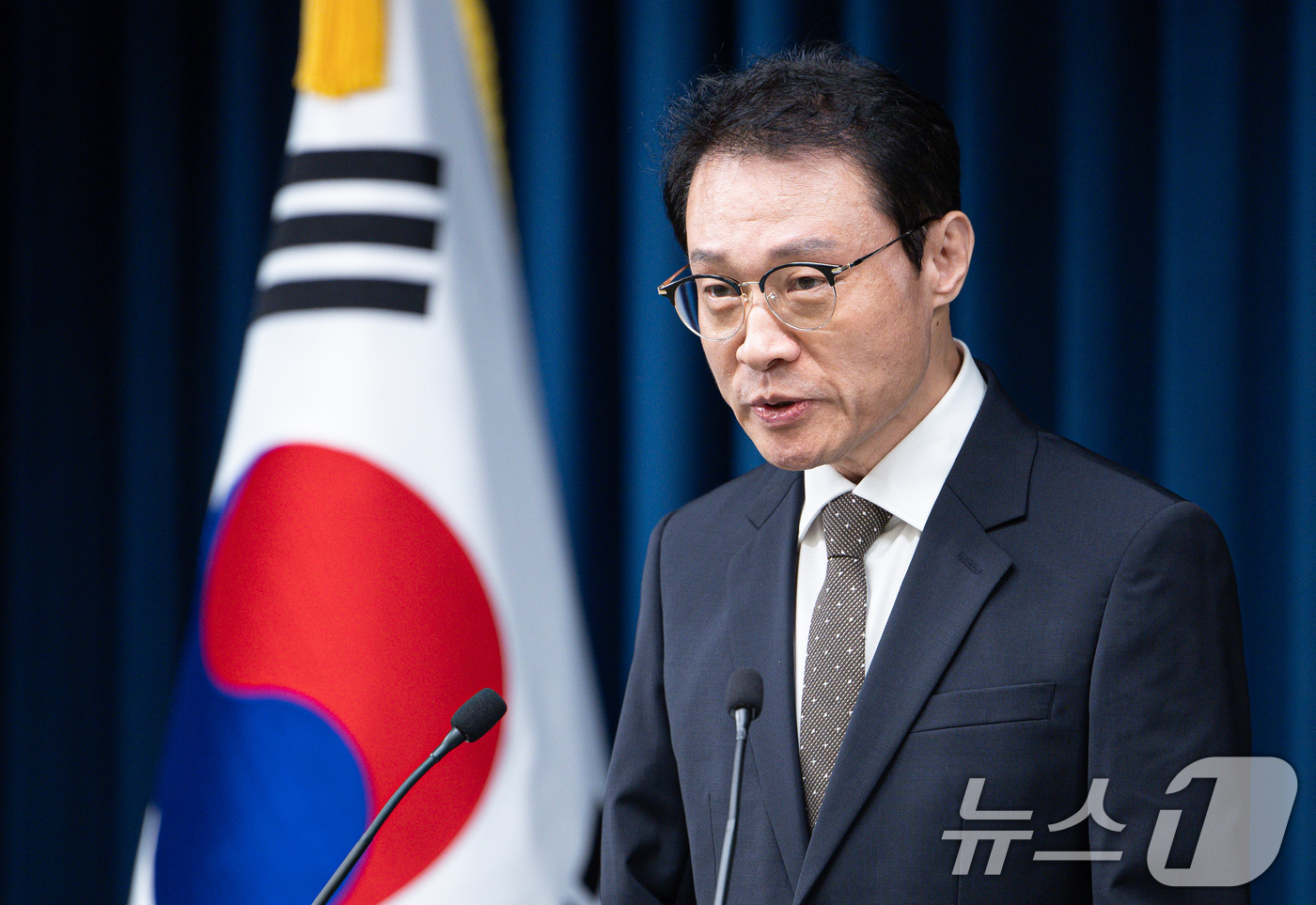 (서울=뉴스1) 이재명 기자 = 이규연 대통령실 홍보소통수석이 24일 서울 용산 대통령실 청사에서 '이재명 정부 소통 80일' 회고와 과제 관련 브리핑을 하고 있다. 2025.8. …