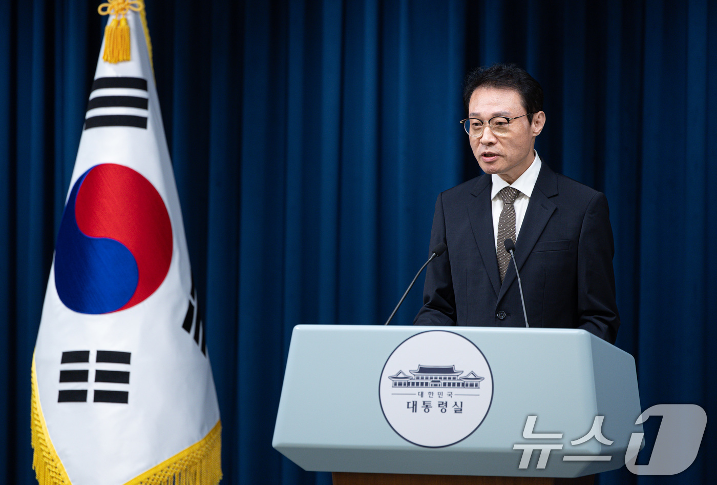 (서울=뉴스1) 이재명 기자 = 이규연 대통령실 홍보소통수석이 24일 서울 용산 대통령실 청사에서 '이재명 정부 소통 80일' 회고와 과제 관련 브리핑을 하고 있다. 2025.8. …