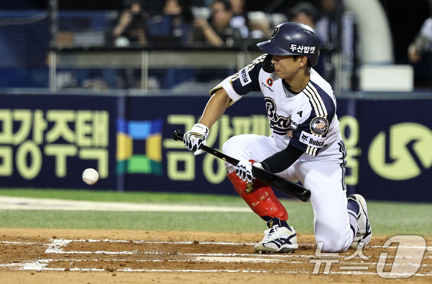 (서울=뉴스1) 구윤성 기자 = 24일 오후 서울 송파구 잠실야구장에서 열린 '2025 신한 SOL뱅크 KBO리그' 프로야구 kt 위즈와 두산 베어스의 경기에서 두산의 7회말 무사 …