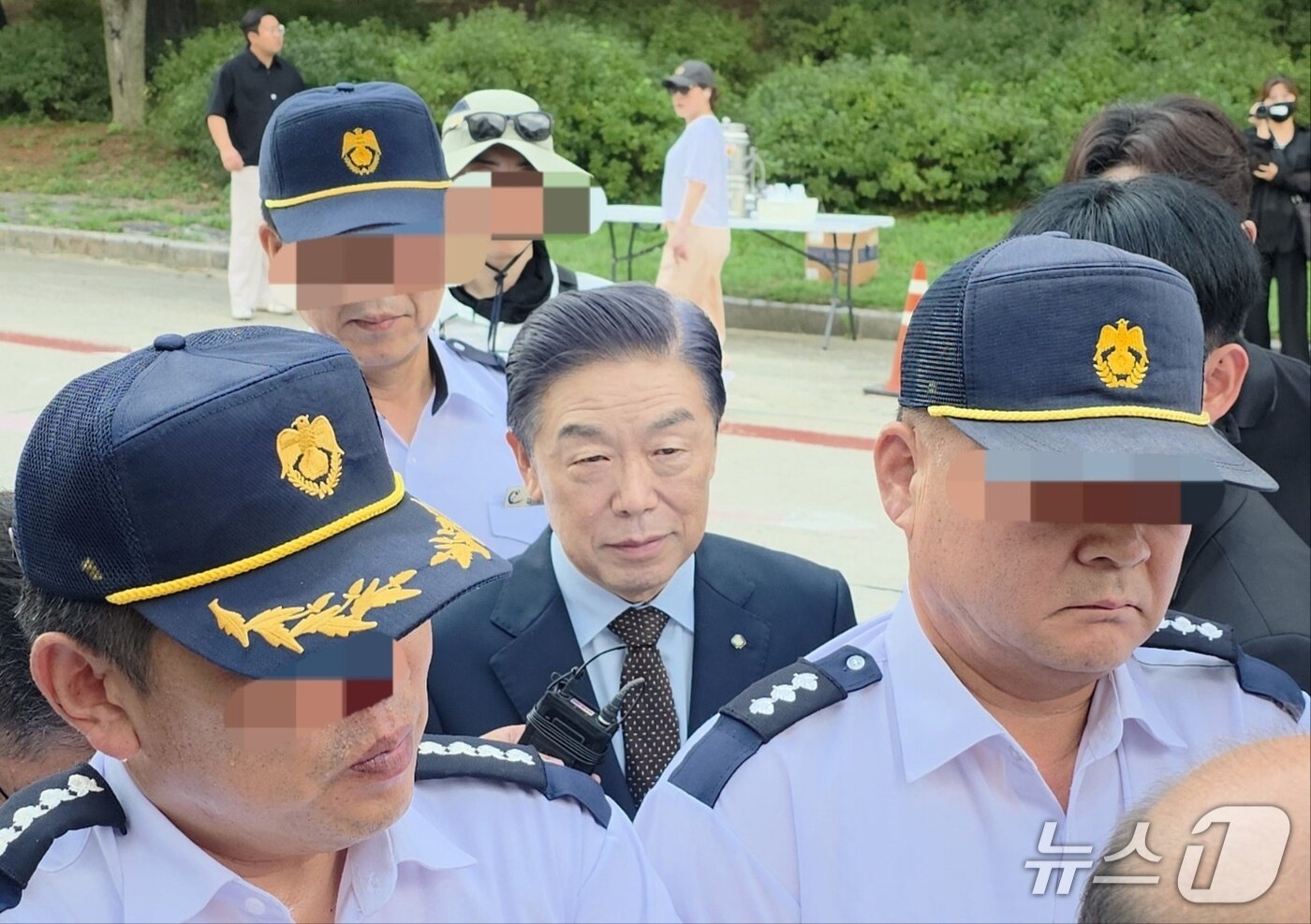 본문 이미지 - 출근 저지당한 김형석 독립기념관장./뉴스1