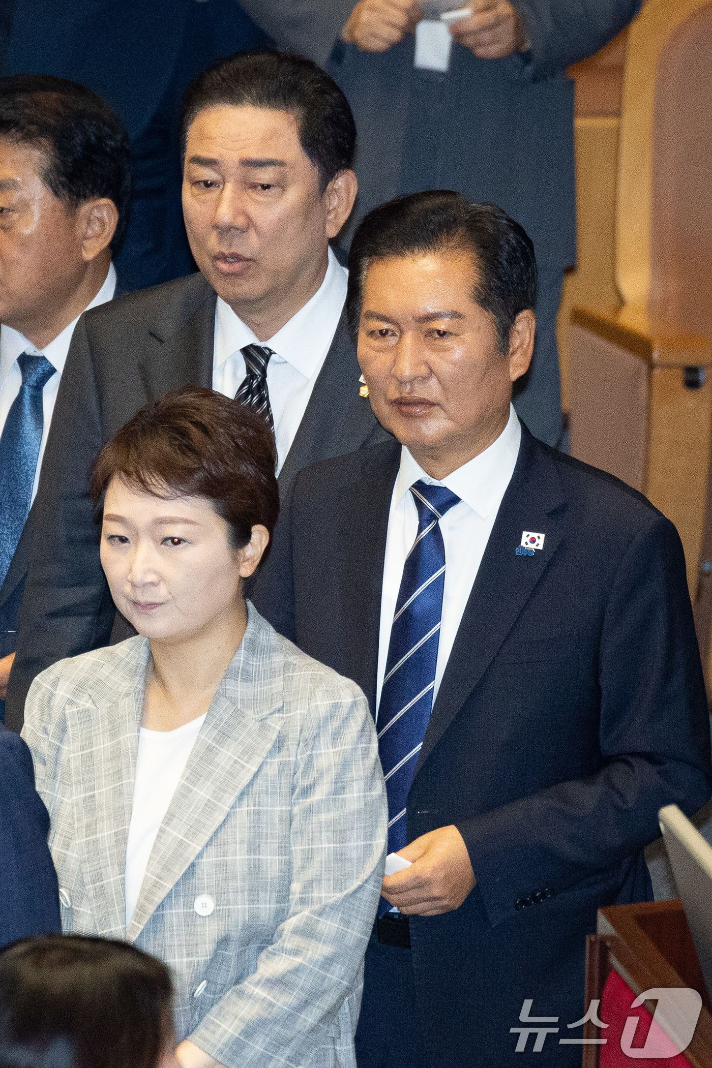 (서울=뉴스1) 유승관 기자 = 정청래 더불어민주당 대표와 김병기 원내대표가 25일 서울 여의도 국회에서 열린 제428회 국회(임시회) 제2차 본회의에서 상법 일부개정법률안에 대한 …