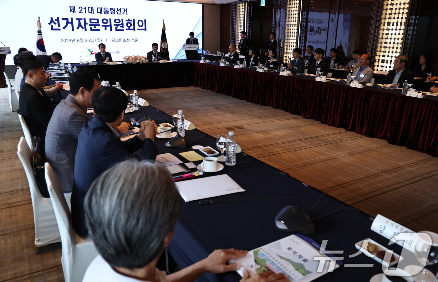 (서울=뉴스1) 구윤성 기자 = 노태악 중앙선거관리위원장이 25일 오전 서울 중구 웨스틴조선호텔에서 열린 제21대 대통령선거 결과 설명 및 선거자문위원회의에서 모두발언을 하고 있다 …