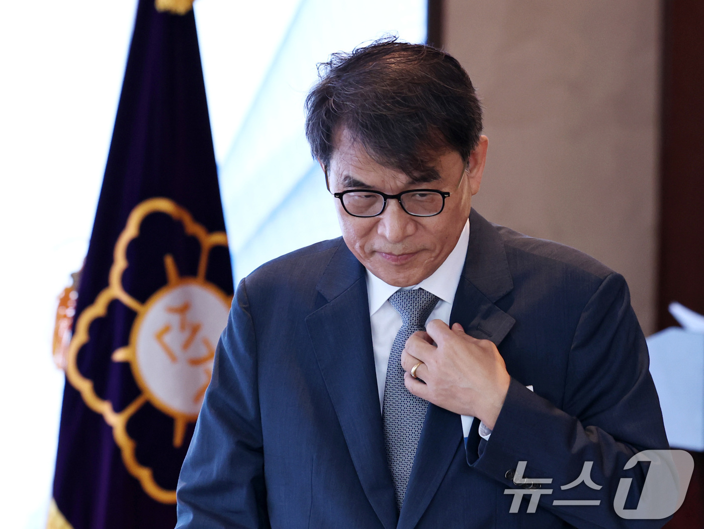 (서울=뉴스1) 구윤성 기자 = 노태악 중앙선거관리위원장이 25일 오전 서울 중구 웨스틴조선호텔에서 열린 제21대 대통령선거 결과 설명 및 선거자문위원회의에 참석하고 있다. 202 …