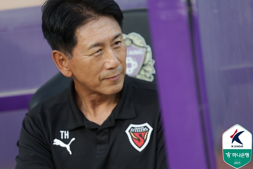 본문 이미지 - 포항을 이끄는 팀 레전드 출신 박태하 감독 &#40;한국프로축구연맹 제공&#41;