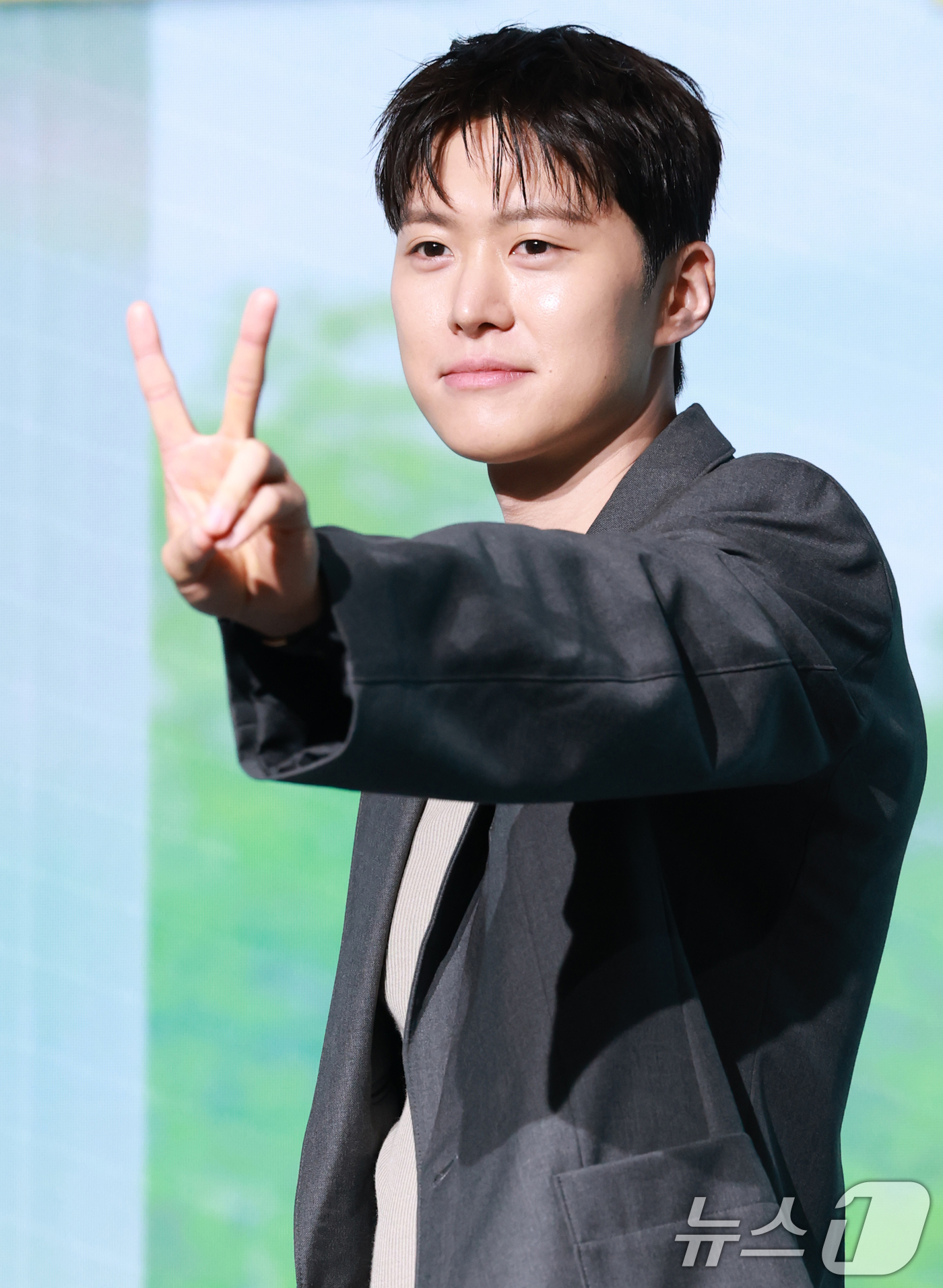 (서울=뉴스1) 권현진 기자 = 배우 공명이 25일 오전 서울 마포구 호텔 나루 서울 엠갤러리에서 열린 넷플릭스 영화 '고백의 역사' 제작보고회에 참석해 포즈를 취하고 있다.'고백 …