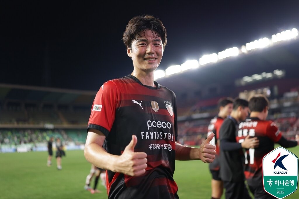 본문 이미지 - 어느덧 2위까지 올라선 포항 스틸러스. 그들에게는 특별한 무언가가 있다. &#40;한국프로축구연맹 제공&#41;