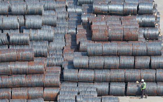 英, '철강 쿼터 60% 감축'…정부 "한영 FTA 위반 소지…적극 대응"