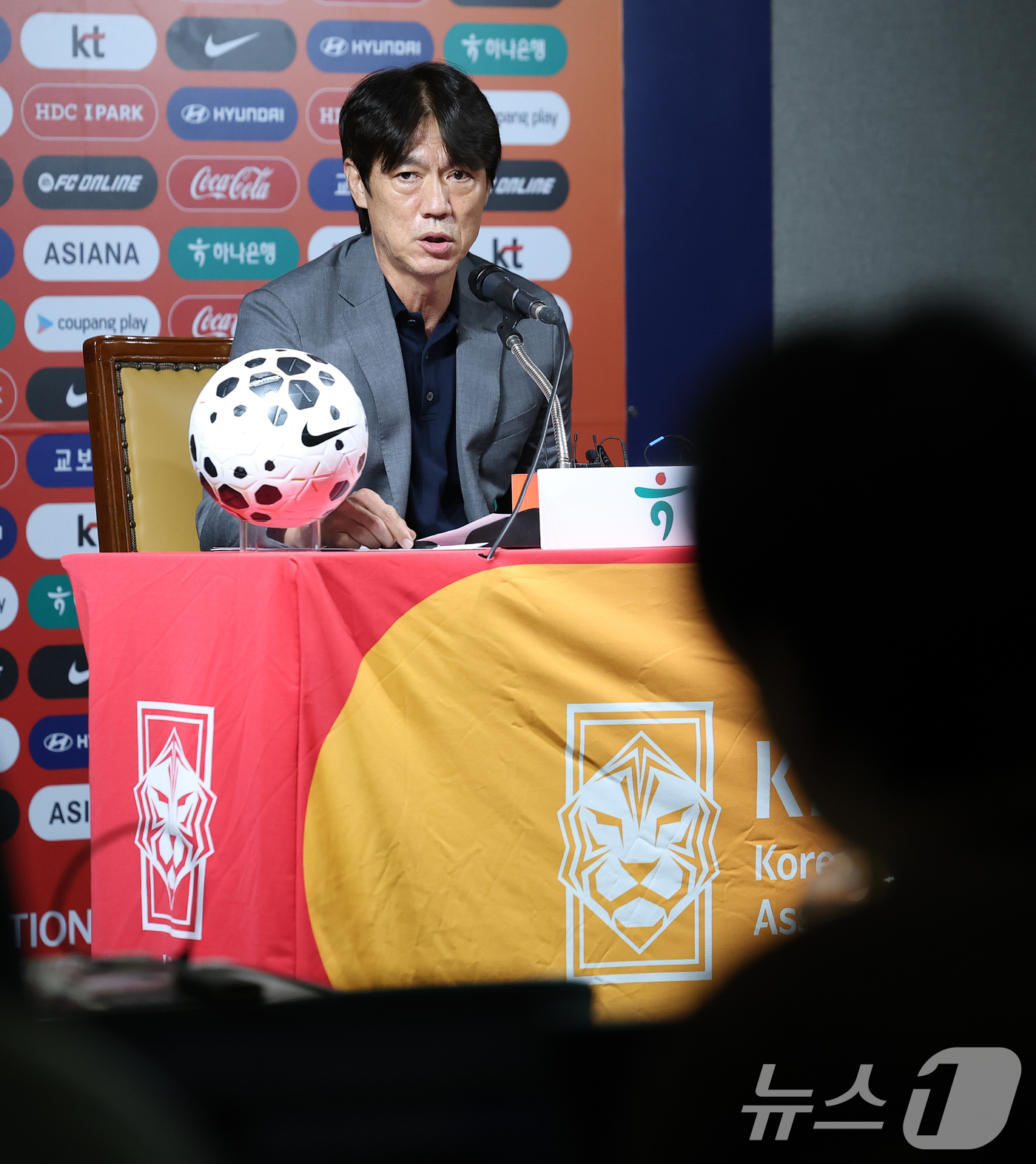 (서울=뉴스1) 오대일 기자 = 홍명보 축구 국가대표팀 감독이 25일 오후 서울 종로구 축구회관에서 9월 A매치 국가대표 명단을 발표하고 있다.2026 북중미월드컵 대비 미국 원정 …