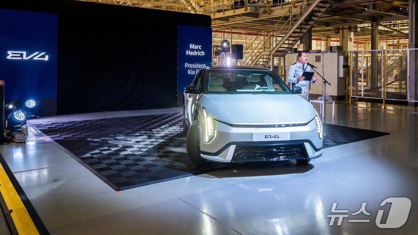 본문 이미지 -  기아 EV4 해치백.(기아 제공)