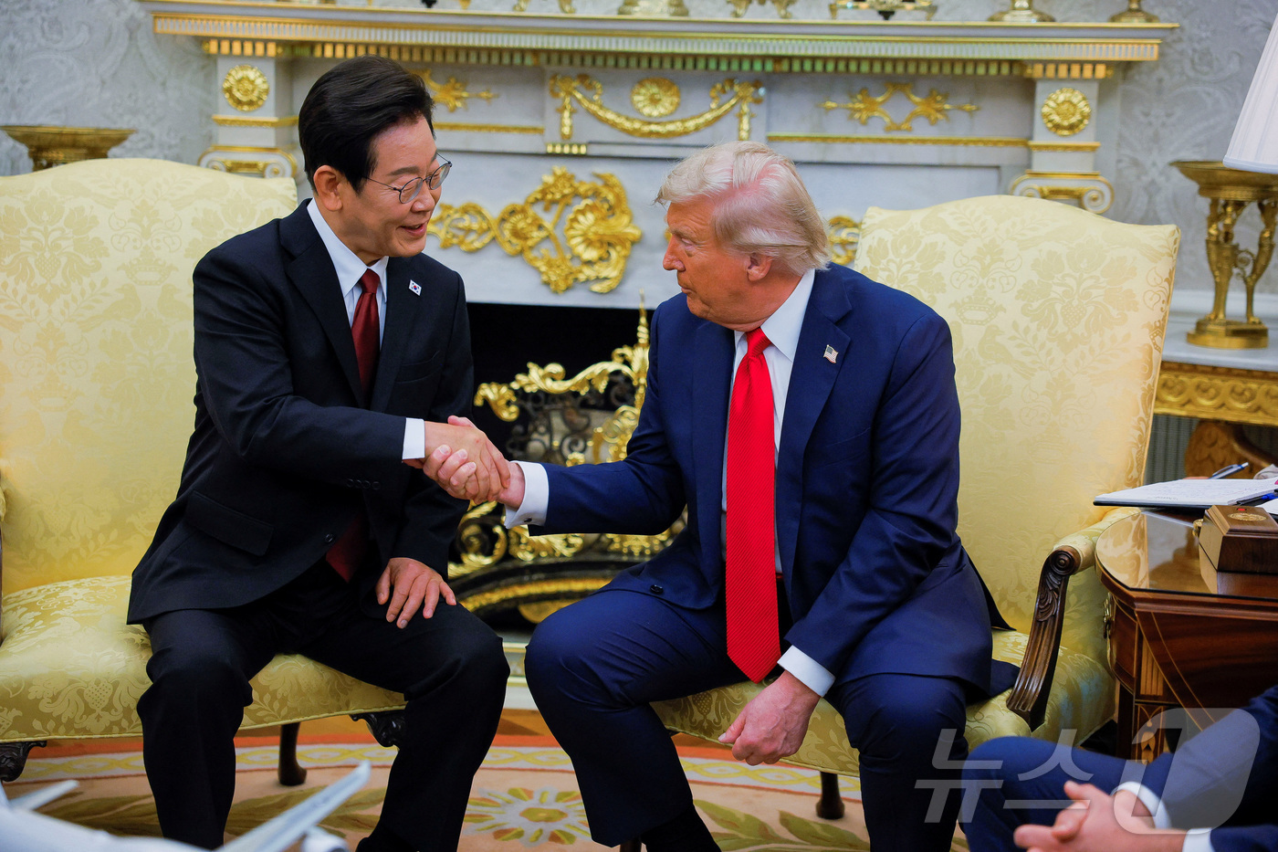 (로이터=뉴스1) 신웅수 기자 = 이재명 대통령이 25일(현지시간) 미국 워싱턴 백악관에서 도널드 트럼프 미국 대통령과 한미 정상회담을 하고 있다.ⓒ 로이터=뉴스1