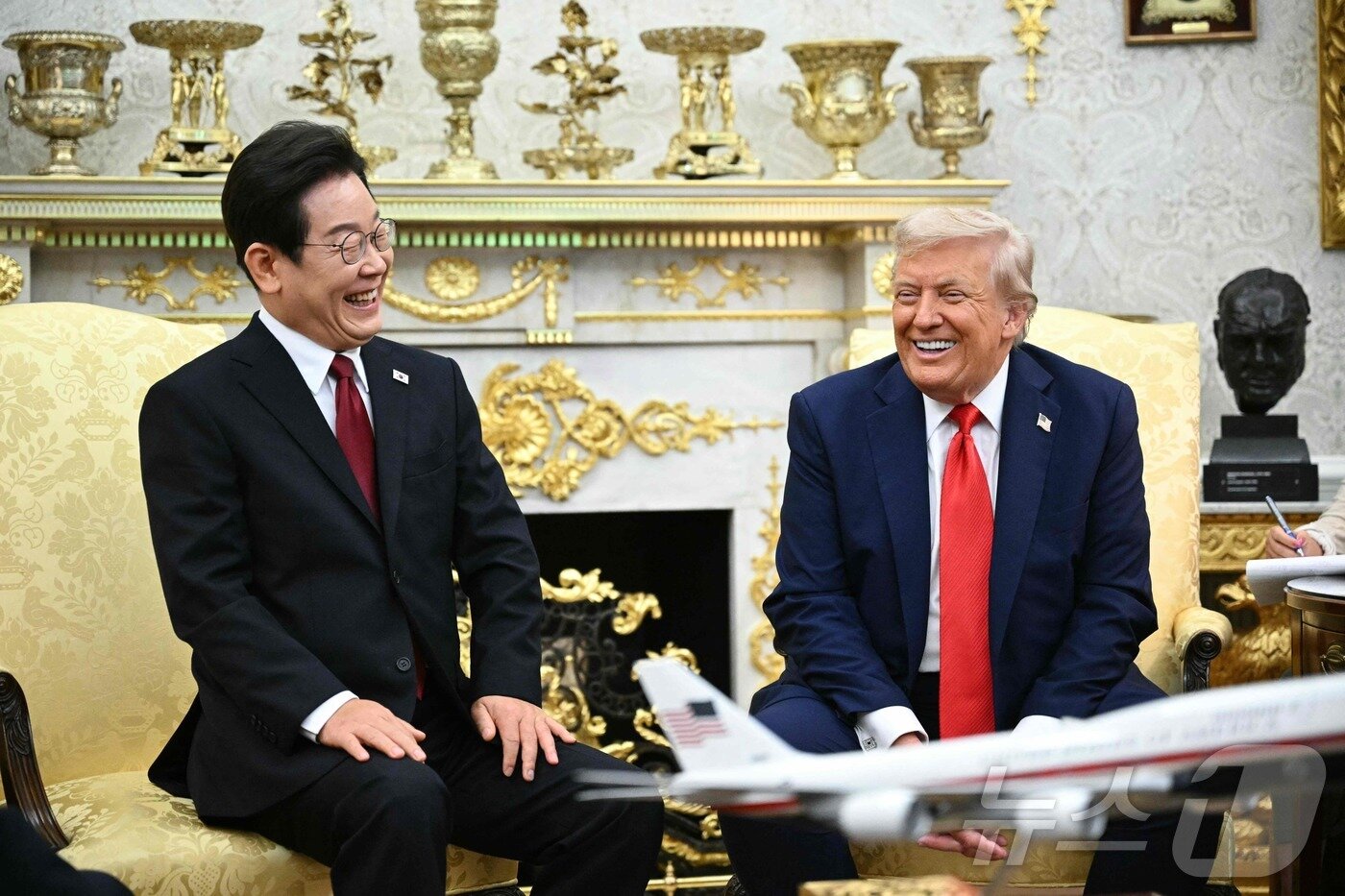 본문 이미지 - 이재명 대통령이 지난 8월 25일&#40;현지시간&#41; 미국 워싱턴 백악관에서 도널드 트럼프 미국 대통령과 한미 정상회담을 하고 있다. ⓒ AFP=뉴스1 ⓒ News1 신웅수 기자