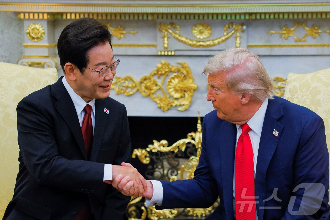 본문 이미지 - 이재명 대통령이 25일&#40;현지시간&#41; 미국 워싱턴 백악관에서 도널드 트럼프 미국 대통령과 한미 정상회담을 하고 있다. ⓒ 로이터=뉴스1 ⓒ News1 신웅수 기자