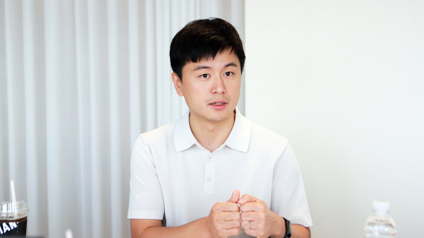 본문 이미지 - 이강욱 크래프톤 딥러닝본부장이 22일 서울 강남구 역삼동 크래프톤 본사에서 취재진을 만나 인터뷰하고 있다.&#40;크래프톤 제공. 재판매 및 DB금지&#41;2025.8.22/뉴스1