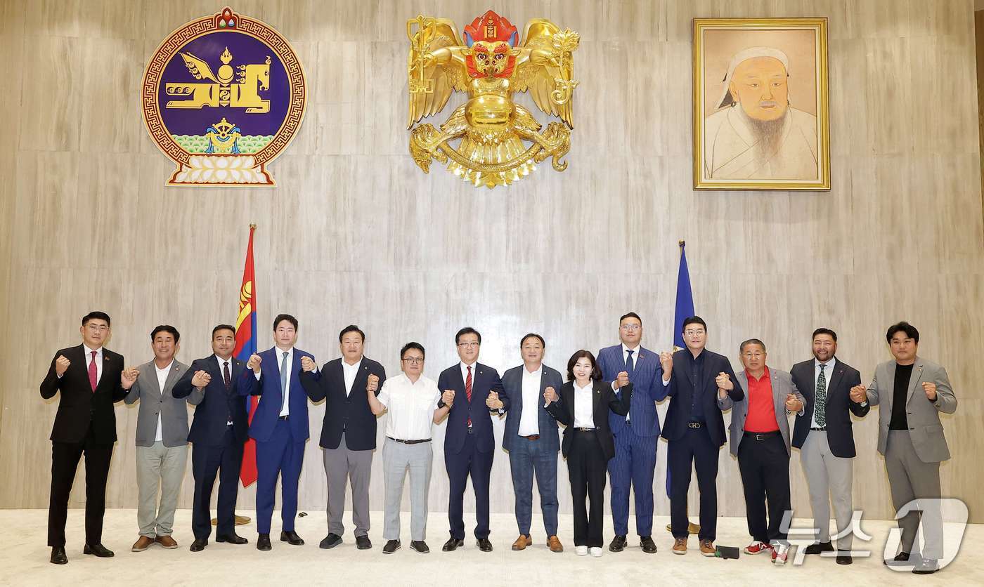 본문 이미지 - 대전시의회 대표단이 몽골 공식 방문 첫 일정으로 몽골 국회와 울란바토르시의회를 차례로 방문했다. (대전시의회 제공. 재판매 및 DB금지)2025.8.26/뉴스1