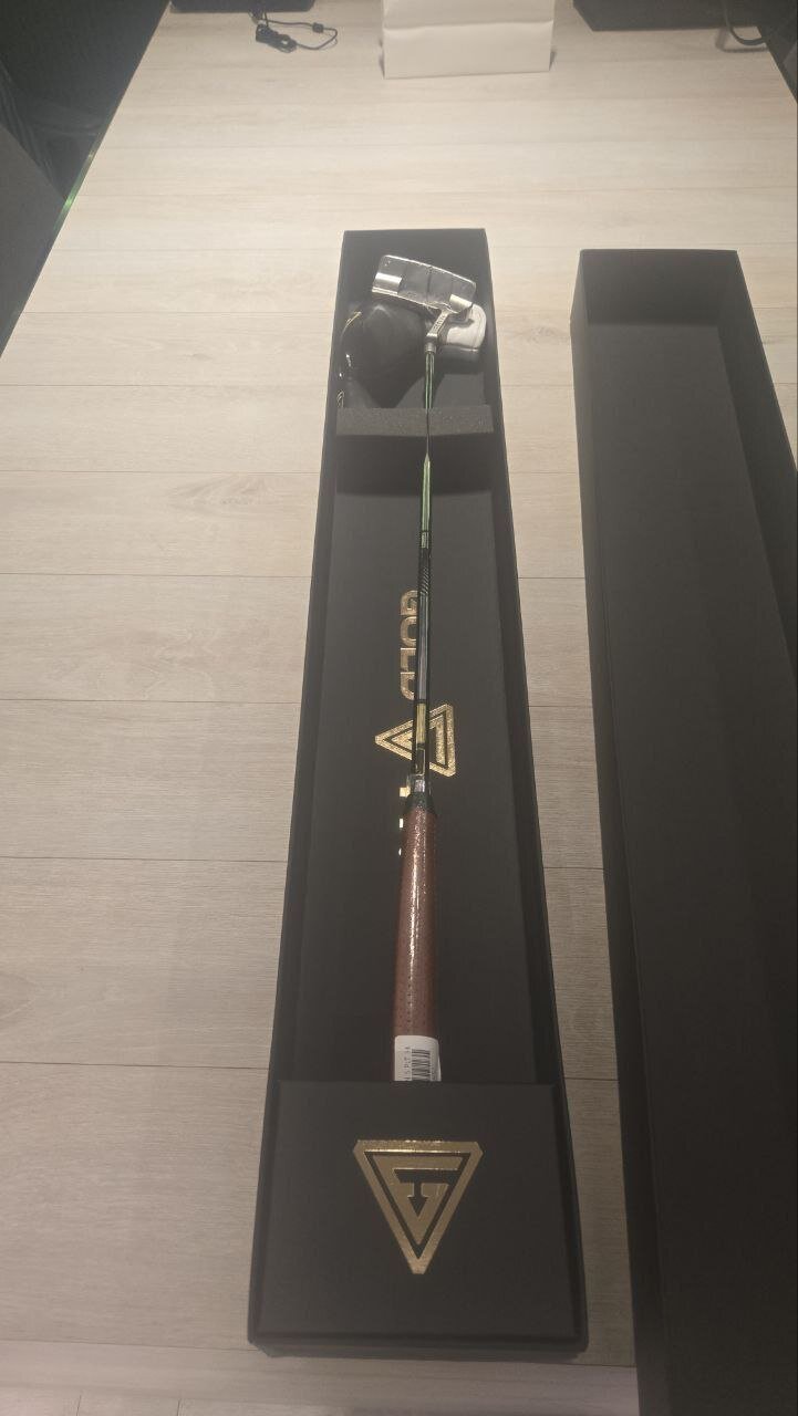 본문 이미지 - 이재명 대통령이 트럼프 대통령에게 선물한 수제 퍼터 모습.(대통령실 제공)