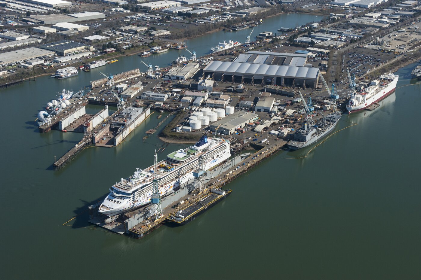 본문 이미지 - 비거 마린 그룹이 운영하는 오리건주의 스완 아일랜드 조선소 전경. &#40;삼성중공업 제공&#41;