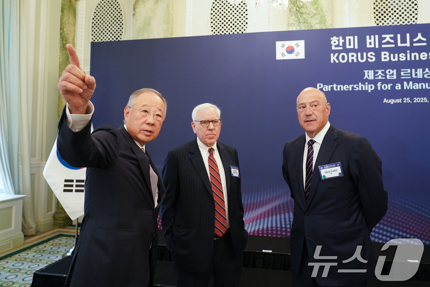 (서울=뉴스1) = 류진 한국경제인협회 회장이 26일(한국시간) 미국 워싱턴 D.C. 윌러드 호텔에서 열리는 '한미 비즈니스 라운드테이블: 제조업 르네상스 파트너십' 리셉션에서 미 …