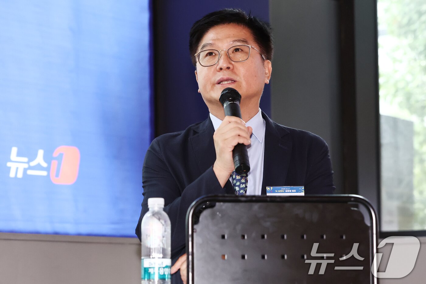 본문 이미지 - 채원배 뉴스1 편집인 겸 전무이사가 26일 서울 성수 KT&G 상상플래닛에서 열린 &#39;2025 뉴스1 K-브랜드 글로벌 캠프&#39;에서 개회사를 하고 있다. 2025.8.26/뉴스1 ⓒ News1 김민지 기자