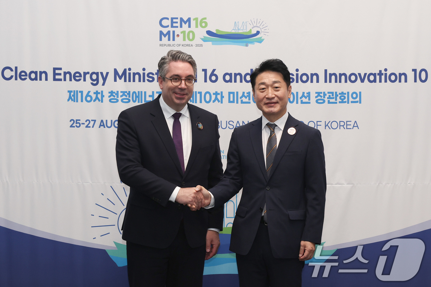 (서울=뉴스1) = 이호현 산업통상자원부 2차관이 26일 부산 해운대구 벡스코에서 열린 '제16차 청정에너지 장관회의와 제10차 미션이노베이션 장관회의'에 참석해 스테판 루엔호프 …
