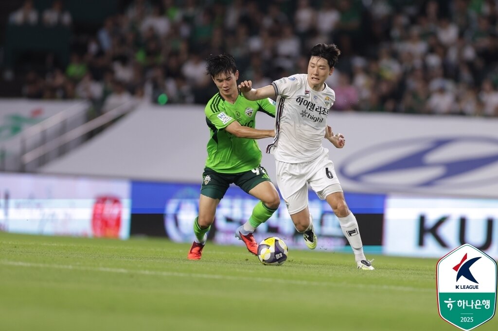 본문 이미지 - 강원과의 코리아컵 4강 2차전이 끝나면 주말 울산과의 라이벌전을 펼쳐야한다. 산 넘어 산이다. (한국프로축구연맹 제공)