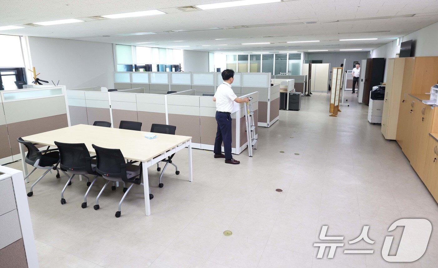 본문 이미지 - 경찰국 폐지 관련 직제 개정령안 시행일인 26일 서울 종로구 정부서울청사 행정안전부 내 경찰국 사무실이 텅 비어 있다.  (공동취재) 2025.8.26/뉴스1 ⓒ News1 임세영 기자