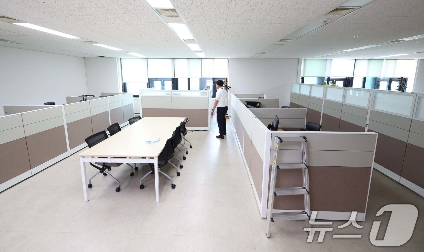 본문 이미지 - 경찰국 폐지 관련 직제 개정령안 시행일인 26일 서울 종로구 정부서울청사 행정안전부 내 경찰국 사무실이 텅 비어 있다.  (공동취재) 2025.8.26/뉴스1 ⓒ News1 임세영 기자