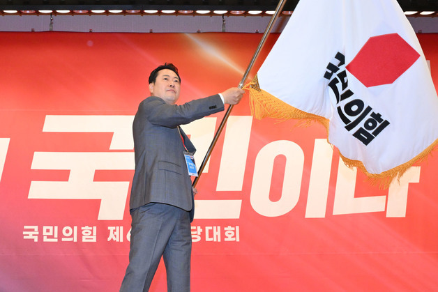 장동혁, 국힘 최장수 대표 기록…與 "주제 파악하길" 野 "궁색한 김민석"