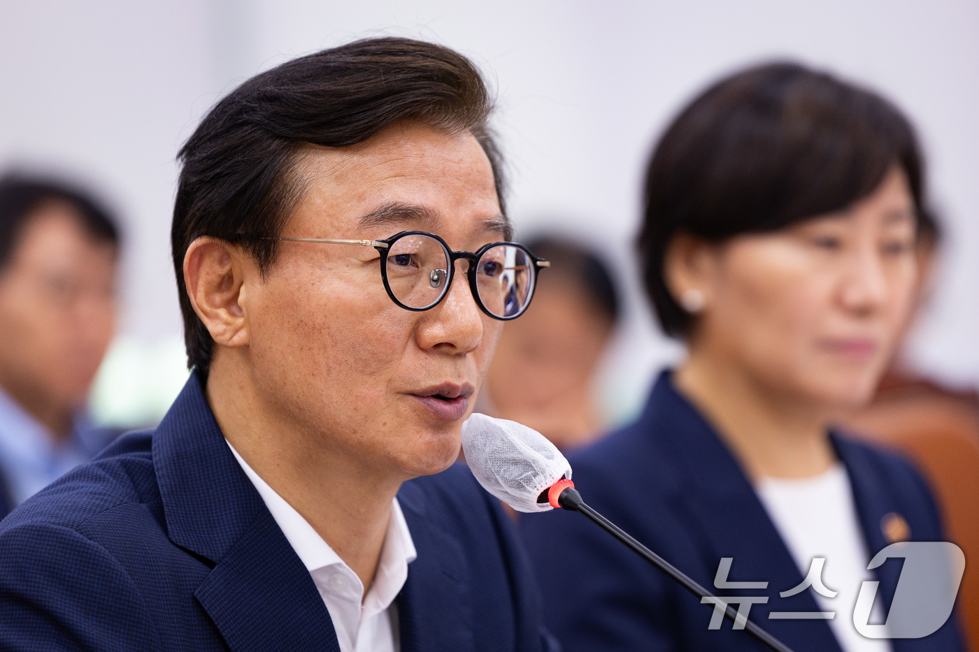 (서울=뉴스1) 유승관 기자 = 전재수 해양수산부 장관이 26일 서울 여의도 국회에서 열린 제428회 국회(임시회) 농림축산식품해양수산위원회 제1차 전체회의에 출석해 의원 질의에 …