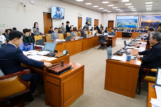 여객기참사특위, '피해 공무원 질병휴직 인사 불이익 방지법' 소위 통과