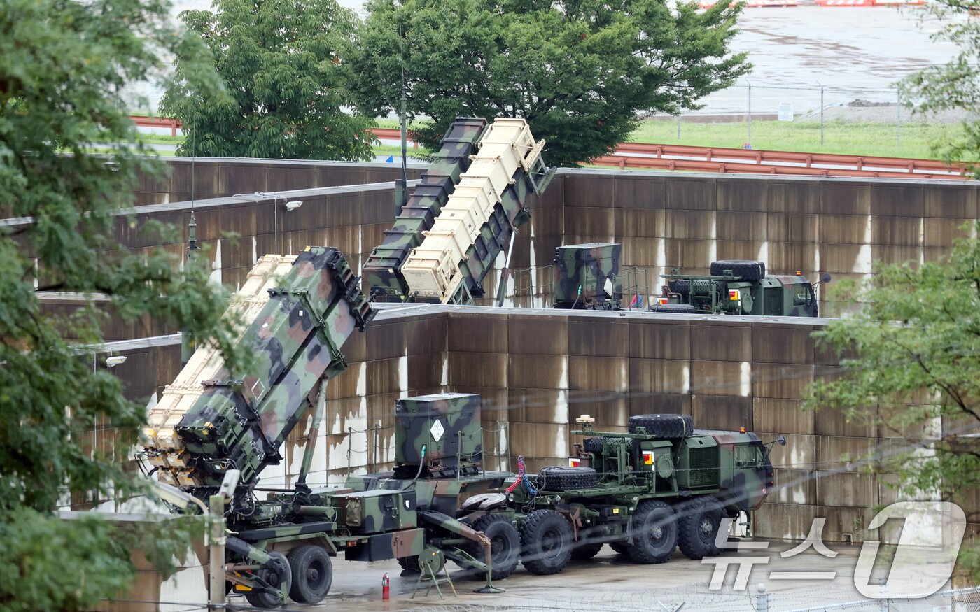 본문 이미지 - 경기 평택시 주한미군 오산공군기지에 패트리엇(PAC-3) 미사일이 배치돼 있는 모습.ⓒ 뉴스1 김영운 기자