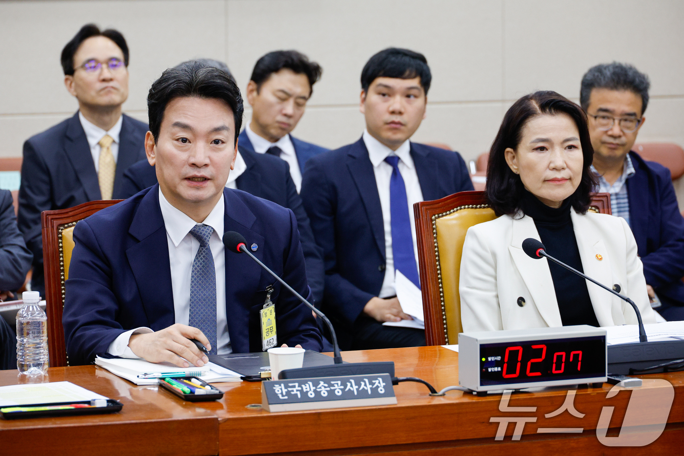 (서울=뉴스1) 안은나 기자 = 박장범 한국방송공사(KBS) 사장이 26일 서울 여의도 국회에서 열린 과학기술정보방송통신위원회 제428회국회(임시회) 제2차 전체회의에 출석해 의원 …