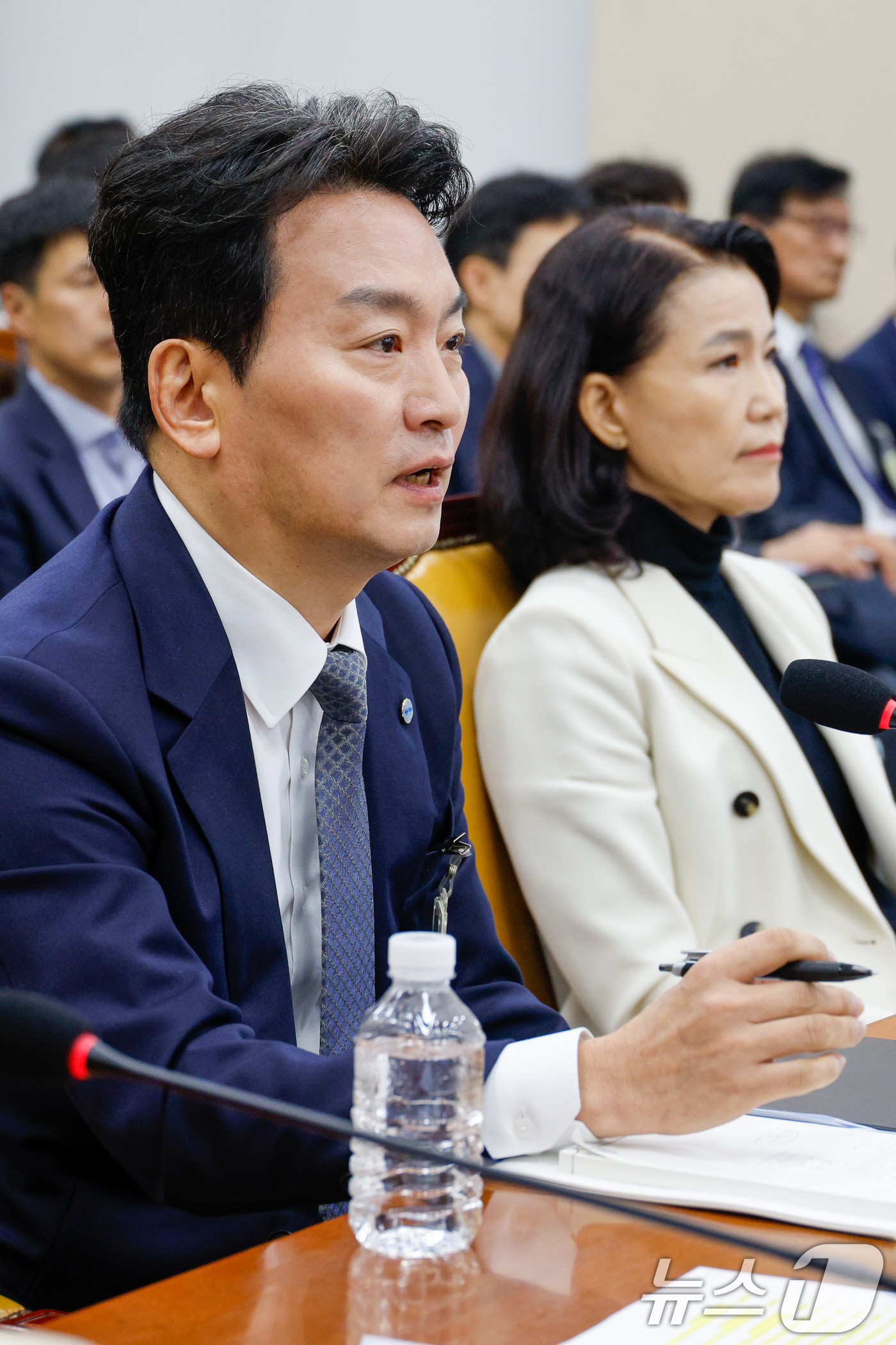 (서울=뉴스1) 안은나 기자 = 박장범 한국방송공사(KBS) 사장이 26일 서울 여의도 국회에서 열린 과학기술정보방송통신위원회 제428회국회(임시회) 제2차 전체회의에 출석해 의원 …