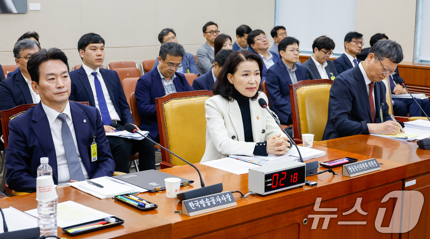 (서울=뉴스1) 안은나 기자 = 이진숙 방송통신위원장이 26일 서울 여의도 국회에서 열린 과학기술정보방송통신위원회 제428회국회(임시회) 제2차 전체회의에 출석해 의원 질의에 답하 …