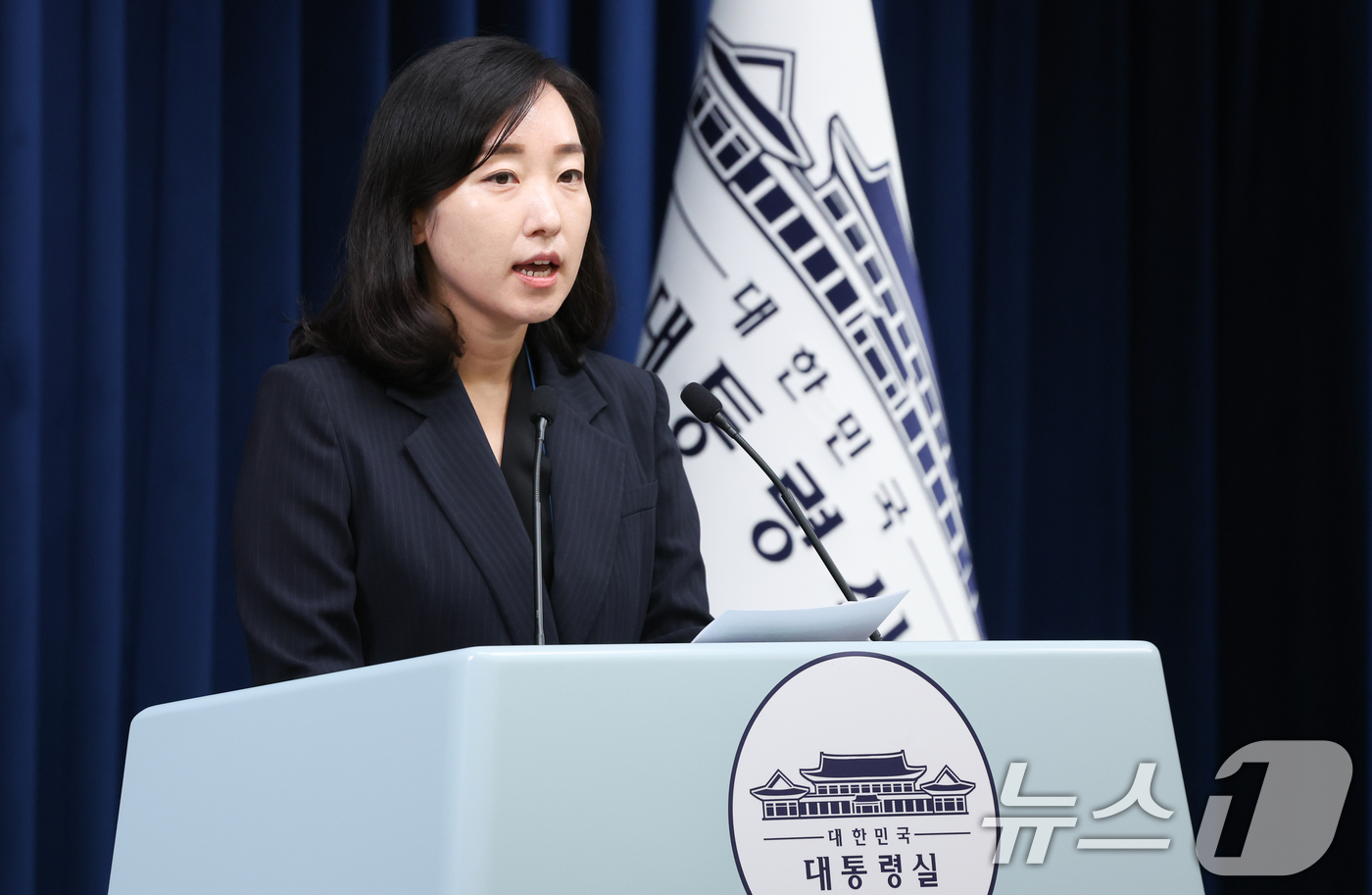 (서울=뉴스1) 허경 기자 = 전은수 대통령실 부대변인이 26일 서울 용산 대통령실 청사에서 한미 정상회담 외신 반응 관련 브리핑을 하고 있다. 2025.8.26/뉴스1