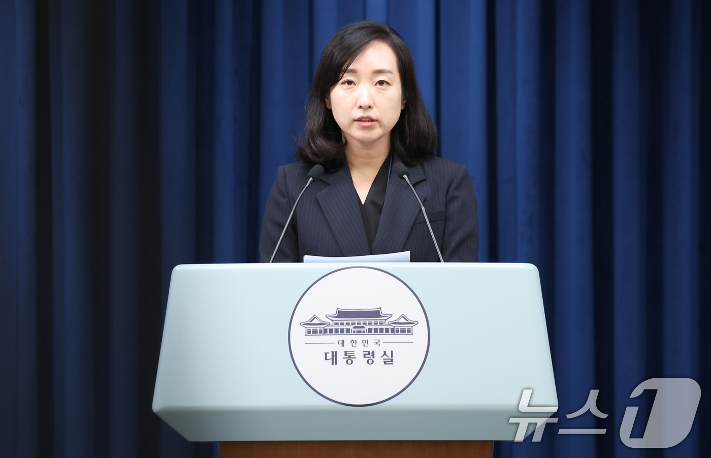 (서울=뉴스1) 허경 기자 = 전은수 대통령실 부대변인이 26일 서울 용산 대통령실 청사에서 한미 정상회담 외신 반응 관련 브리핑을 하고 있다. 2025.8.26/뉴스1