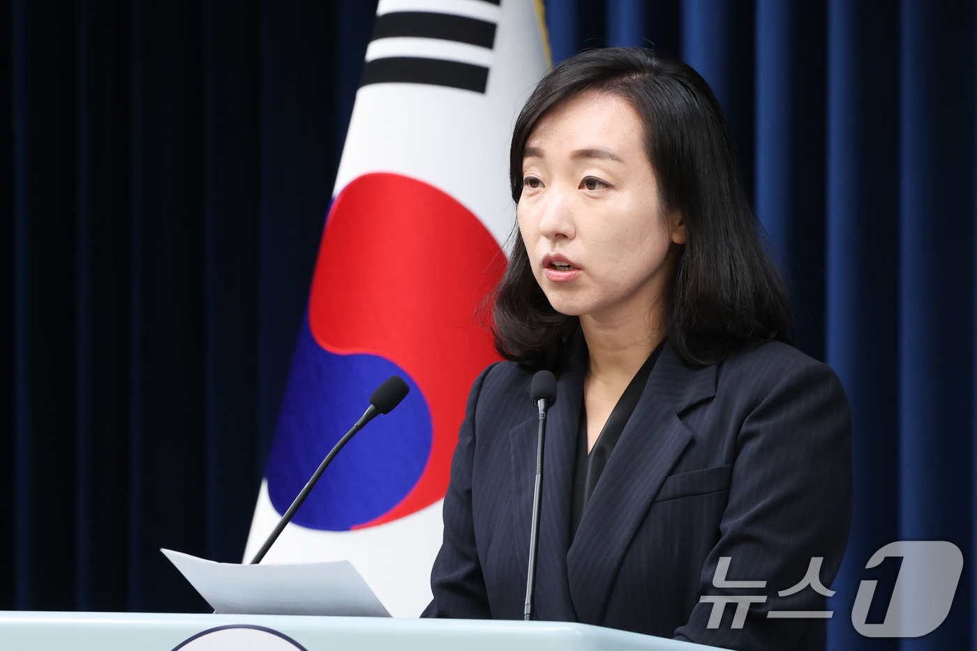 (서울=뉴스1) 허경 기자 = 전은수 대통령실 부대변인이 26일 서울 용산 대통령실 청사에서 한미 정상회담 외신 반응 관련 브리핑을 하고 있다. 2025.8.26/뉴스1