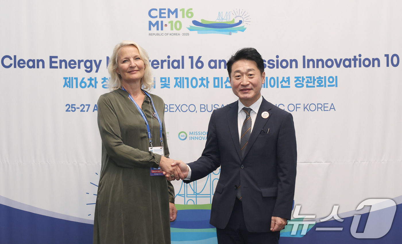 (서울=뉴스1) = 이호현 산업통상자원부 2차관이 26일 부산 해운대구 벡스코에서 열린 '제16차 청정에너지 장관회의와 제10차 미션이노베이션 장관회의'에 참석해 유울 요르겐센 유 …