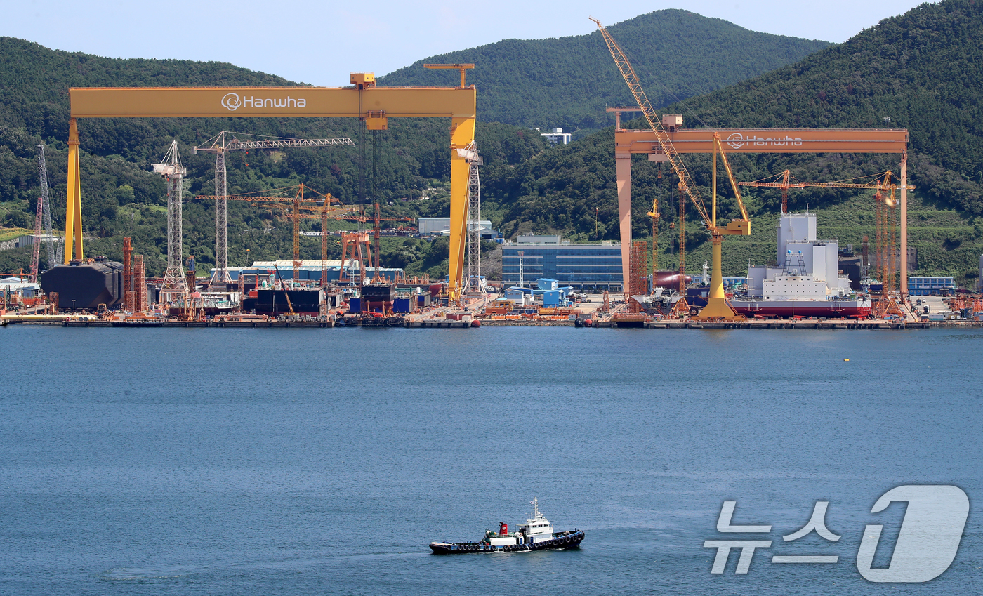 (거제=뉴스1) 윤일지 기자 = 한미 정상회담을 계기로 1500억 달러(약 208조 원) 규모의 '마스가(MASGA·미국 조선업을 다시 위대하게)' 프로젝트가 본격 시작된 가운데 …