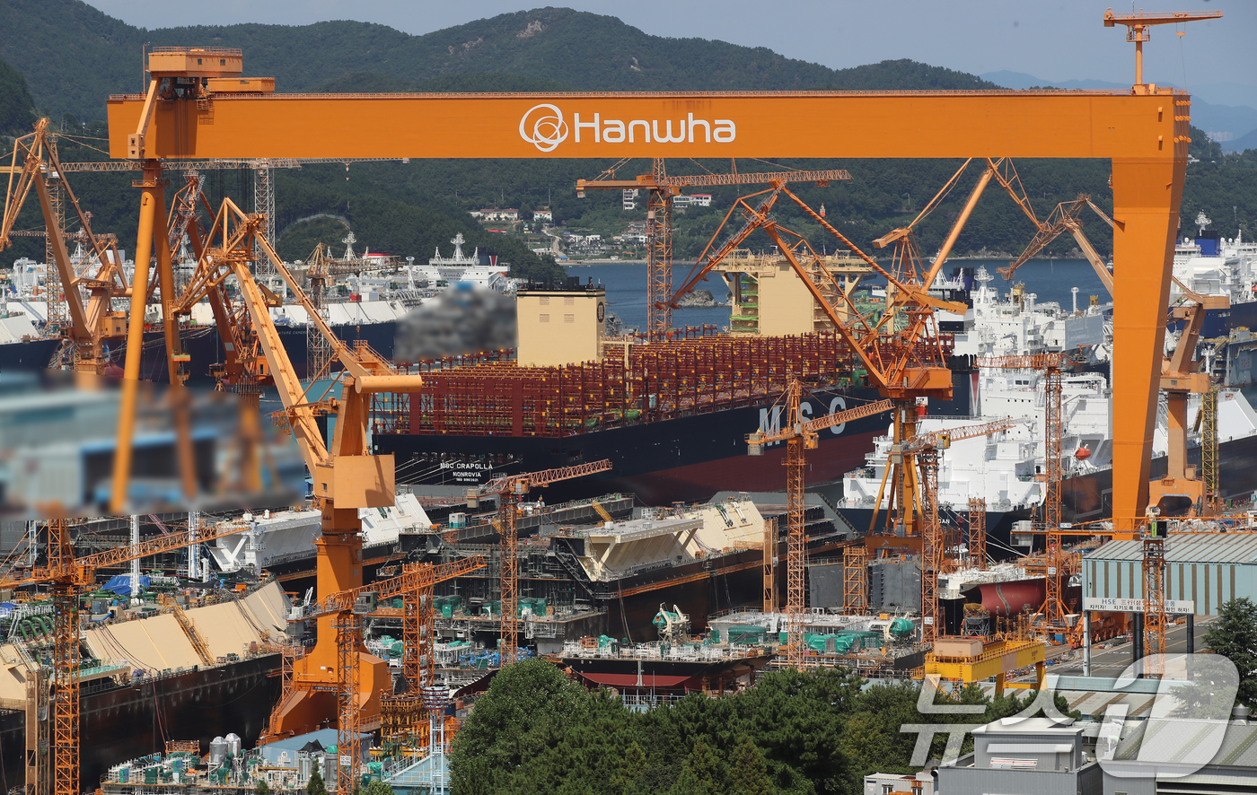 (거제=뉴스1) 윤일지 기자 = 한미 정상회담을 계기로 1500억 달러(약 208조 원) 규모의 '마스가(MASGA·미국 조선업을 다시 위대하게)' 프로젝트가 본격 시작된 가운데 …