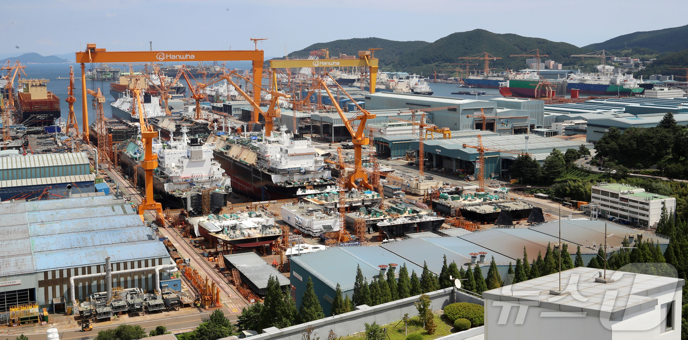 (거제=뉴스1) 윤일지 기자 = 한미 정상회담을 계기로 1500억 달러(약 208조 원) 규모의 '마스가(MASGA·미국 조선업을 다시 위대하게)' 프로젝트가 본격 시작된 가운데 …