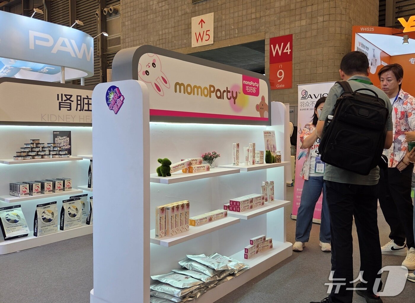 본문 이미지 - 22일 중국 상해에서 열린 '펫페어 아시아'에 설치된 신겐 부스. ⓒ 뉴스1