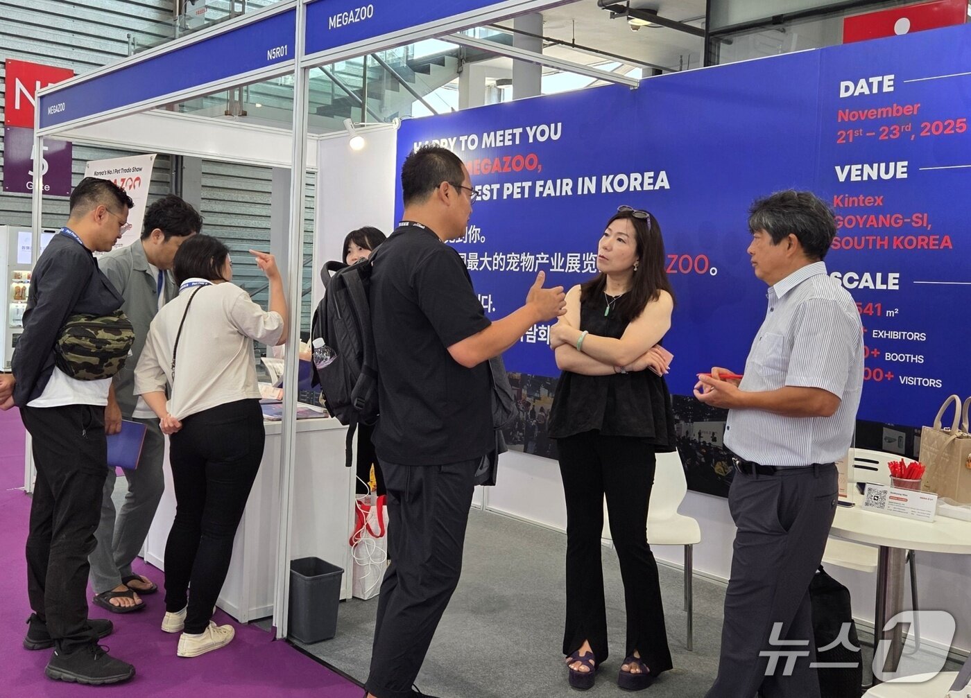 본문 이미지 - 22일 중국 상해에서 열린 '펫페어 아시아'에 설치된 메가주 부스. ⓒ 뉴스1 최서윤 기자