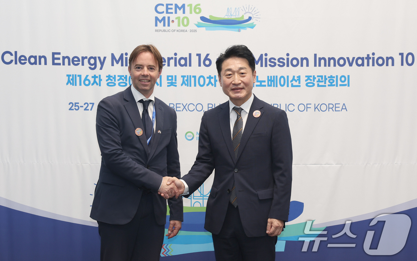 (서울=뉴스1) = 이호현 산업통상자원부 2차관이 26일 부산 해운대구 벡스코에서 열린 '제16차 청정에너지 장관회의와 제10차 미션이노베이션 장관회의'에 참석해 미셸 헤이드라 네 …