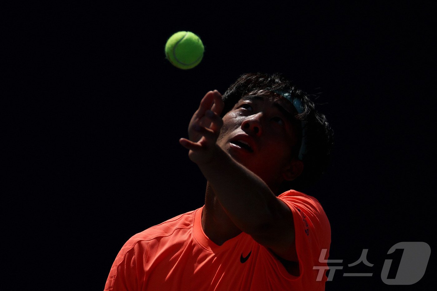 본문 이미지 - 콜먼 웡은 홍콩 남자 테니스 선수 최초로 메이저대회 단식 승리를 기록했다. ⓒ AFP=뉴스1