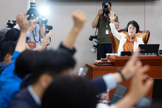 경찰, '尹 속옷 저항' CCTV 열람 법사위원 전원 '무혐의' 처분
