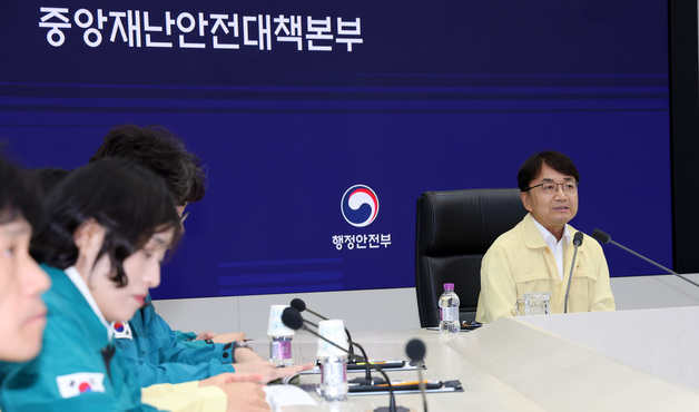 행안부 "폭염 중대경보 지역, 긴급작업 외 옥외작업 중단 지도"