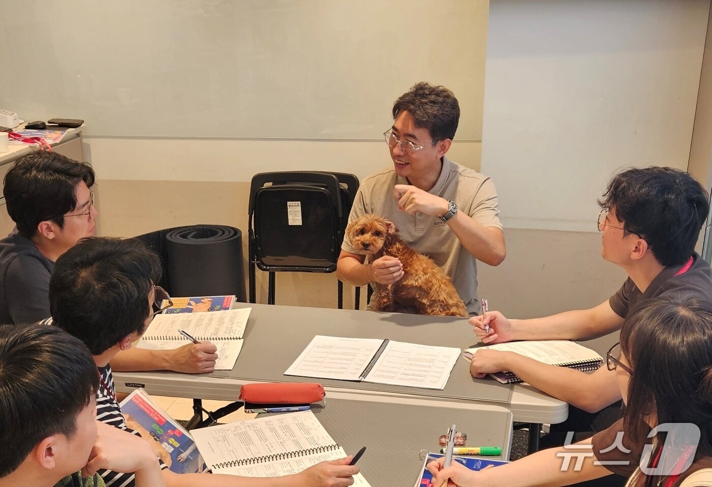 본문 이미지 - 치 유니버시티 한국지부는 24일 침술 실습 교육을 진행했다&#40;지부 제공&#41;. ⓒ 뉴스1