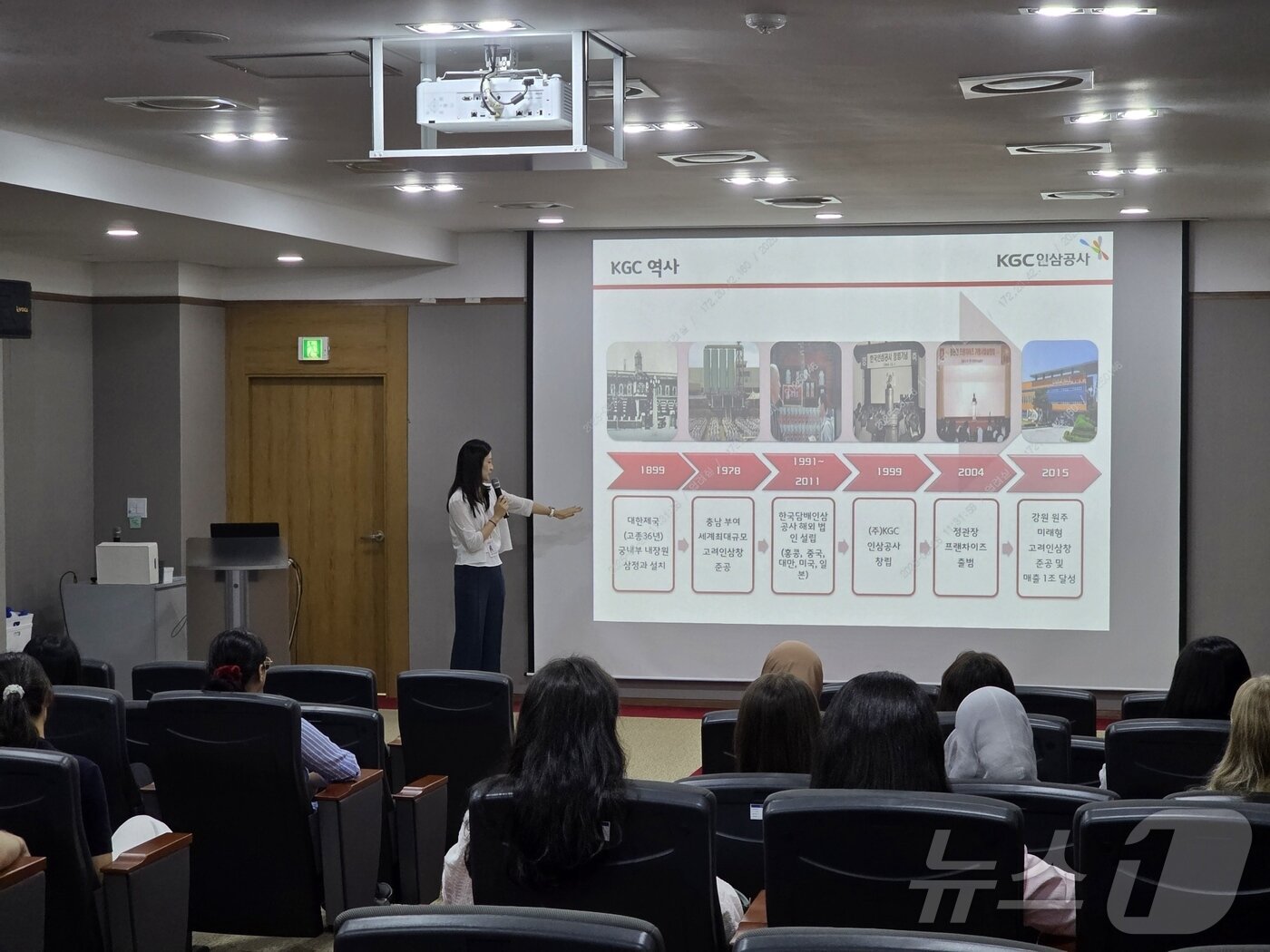 본문 이미지 - 2025 뉴스1 K-브랜드 글로벌 캠프 일환으로 KGC인삼공사 원주공장에서 견학을 진행했다. ⓒ News1 이형진 기자